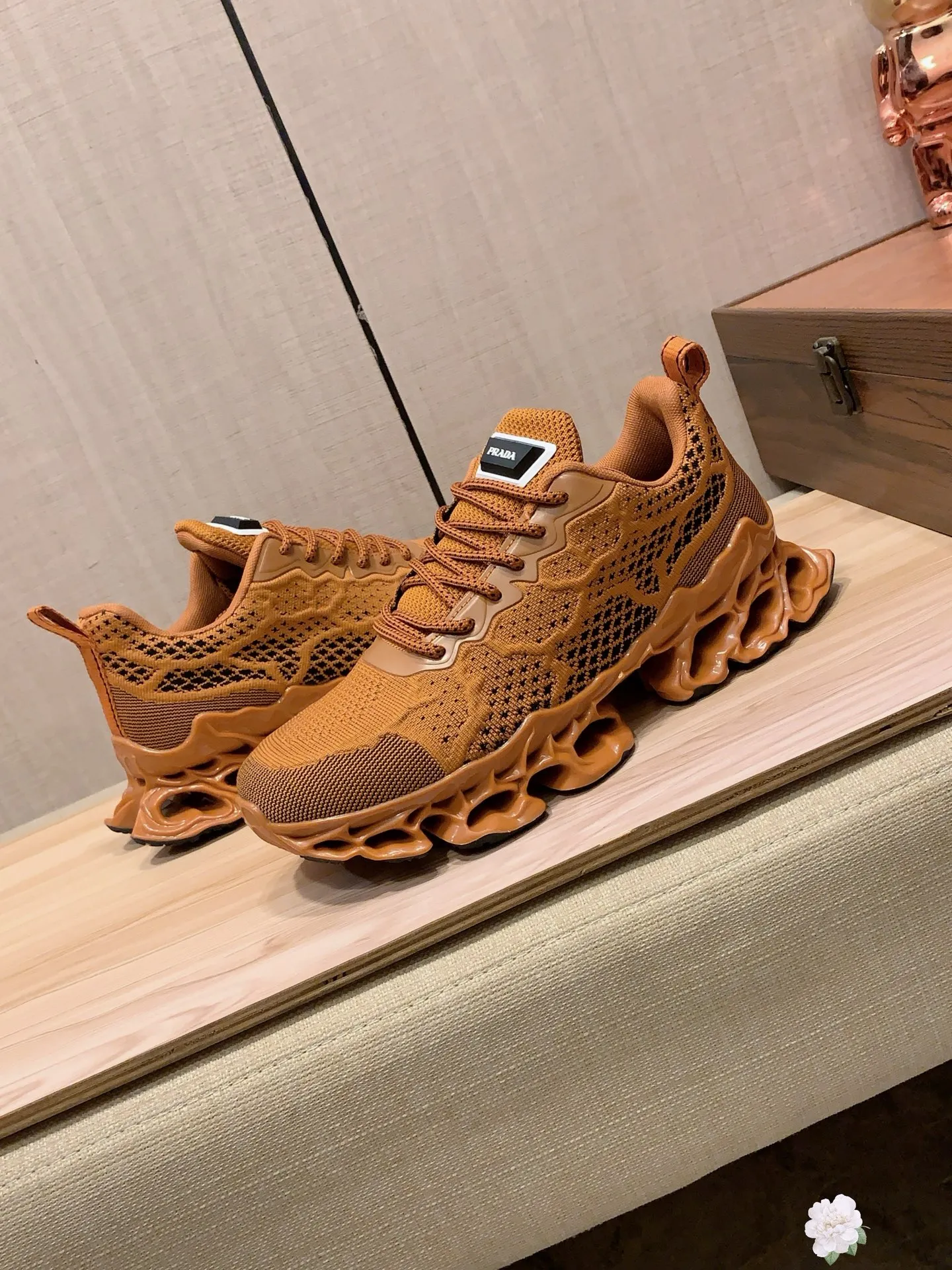 Men's men's shoes💰460💰💰🎩🎩[Lightning][Lightning] "PRADA*" The latest and most popular casual shoes, top brand [seduce] luxury ~ purchasing agency, top ~ quality. [Strong] The upper is made of imported breathable fly weave material ➕ breathable sheepskin feet (•) with fine workmanship. The original stylish and stylish soft rubber wear-resistant and non-slip outsole is light and comfortable on the feet. The real thing looks better when photographed. 004: Size: 38-44, 3️⃣ colors selected